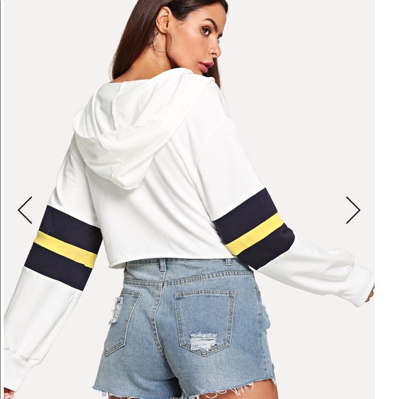 sporty crop sweatshirt - Picture 2 of 3